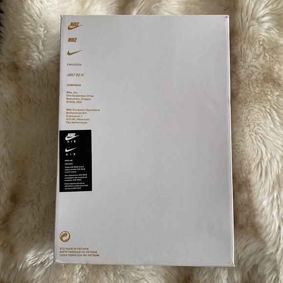 NIKE Air Jordan 1 MID Sneakers - Picture 12 of 12